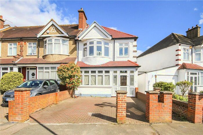 3 Bedroom Semi-Detached House To Rent In Pollards Hill South, London, SW16