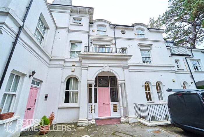 3 Bedroom Apartment For Sale In West Hill, Harrow, HA2