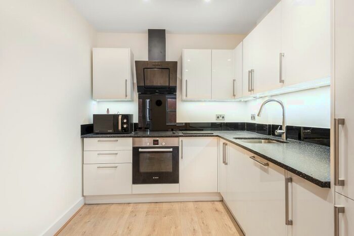 2 Bedroom Apartment To Rent In High Wycombe, Buckinghamshire, HP11