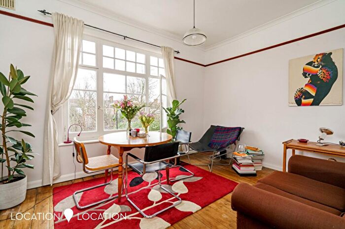 2 Bedroom Flat To Rent In West Bank, London, N16