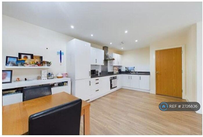 2 Bedroom Flat To Rent In The Embankment, Hemel Hempstead, HP3