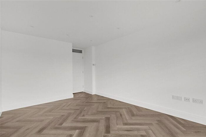 2 Bedroom Flat For Sale In Colchester Road, Walthamstow, London, E17