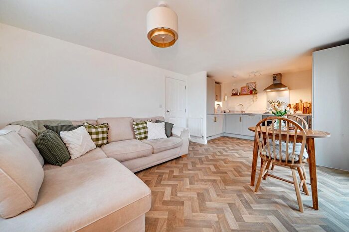 2 Bedroom Flat For Sale In Mulberry Walk, Bedhampton, PO9