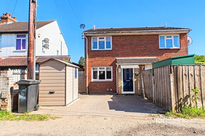 1 Bedroom Semi-Detached House For Sale In Ruxley Mews, West Ewell, Surrey., KT19