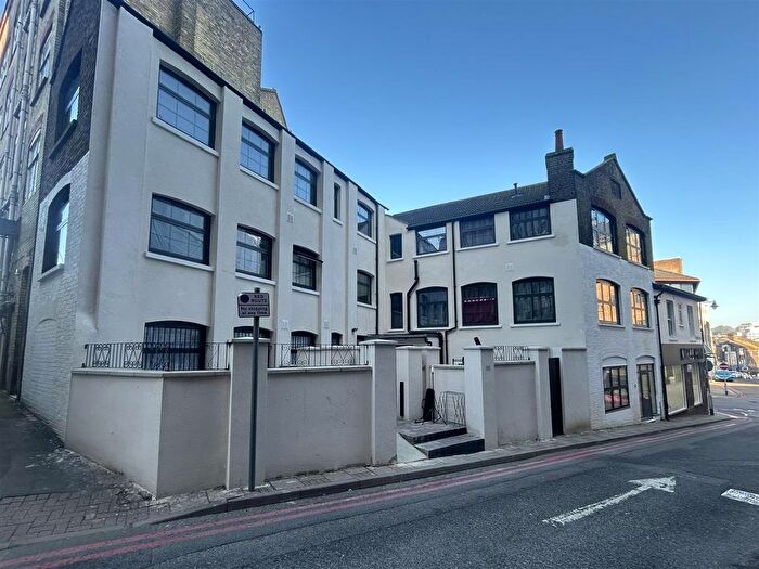 1 Bedroom Flat To Rent In Dunstable Place, Luton, LU1