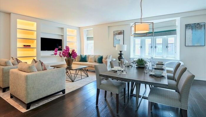 2 Bedroom Flat To Rent In Duke Street, London, Greater London, W1K
