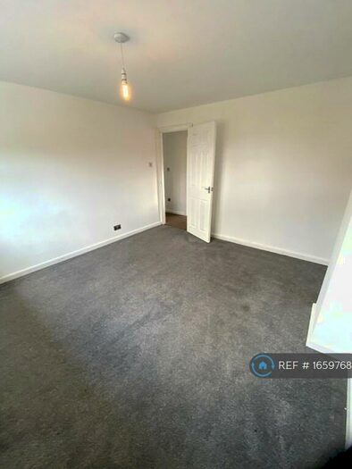 3 Bedroom Terraced House To Rent In Frome Road, Hull, HU8