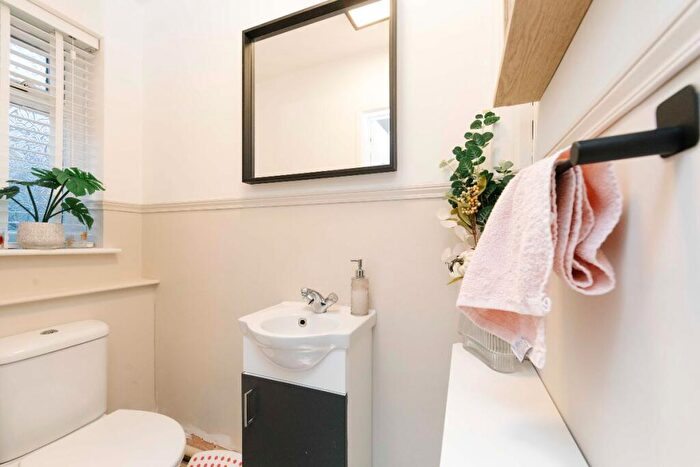 3 Bedroom Detached House For Sale In Heol Nant Caiach, Treharris, CF46