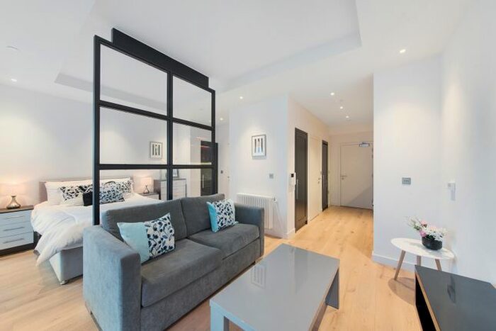 Studio To Rent In Modena House, London City Island, E14