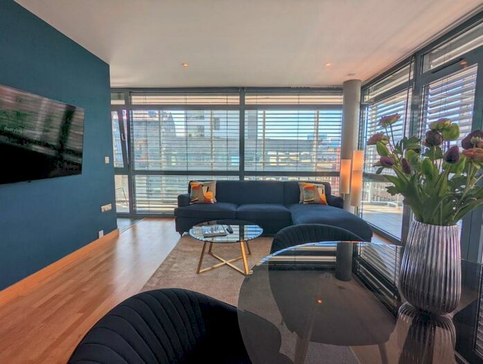 2 Bedroom Apartment To Rent In Deansgate, Manchester, M3