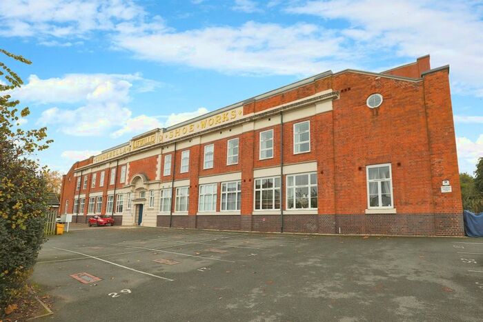 2 Bedroom Flat To Rent In Watery Lane, Worcester, WR2