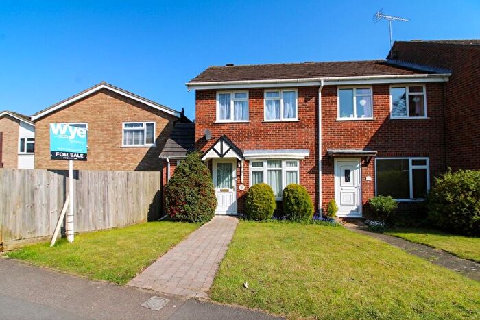 2 Bedroom End Of Terrace House For Sale In Ramsay View, Hazlemere, HP15