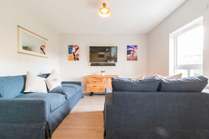 4 Bedroom Flat To Rent In Morrison Circus, Edinburgh, EH3