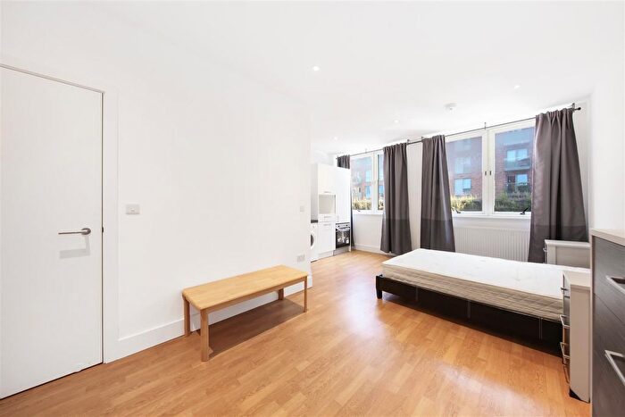 Block Of Flats To Rent In Studio House, Shenley Road, Borehamwood, WD6