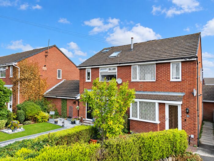 3 Bedroom Semi-Detached House To Rent In Finchley Way, Morley, Leeds, LS27