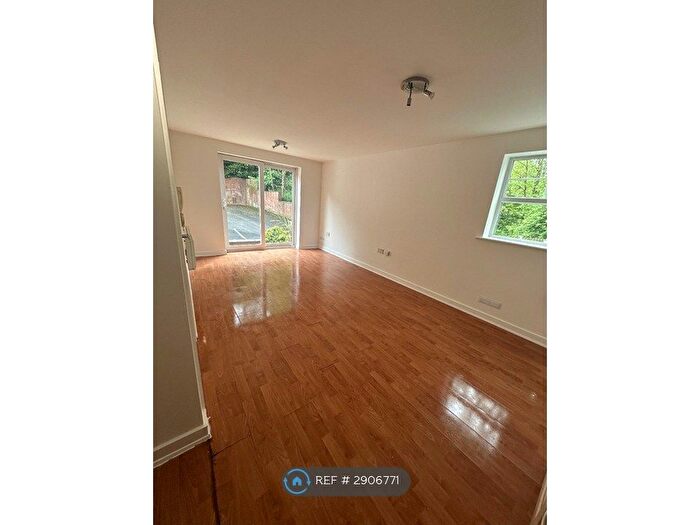2 Bedroom Flat To Rent In Commercial St, Hyde, SK14
