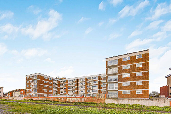 2 Bedroom Flat For Sale In Seafront, West Hayling, PO11