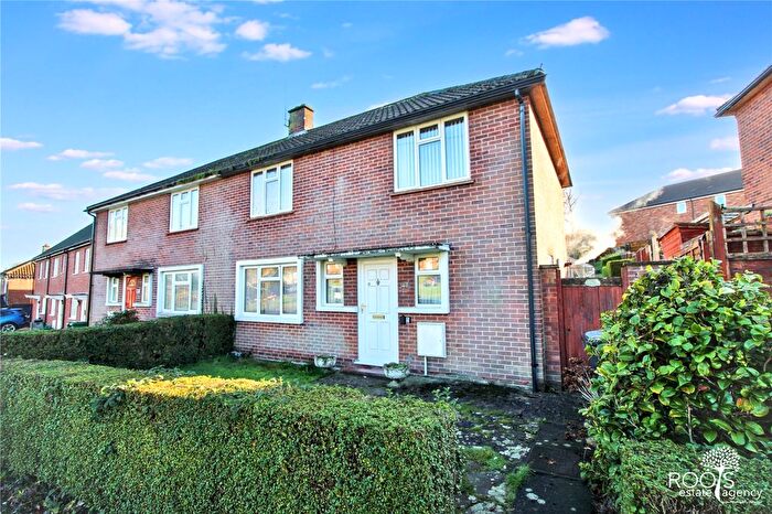 3 Bedroom Semi-Detached House For Sale In Elizabeth Avenue, Newbury, Berkshire, RG14