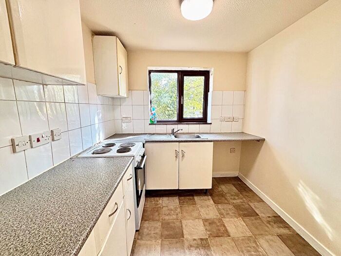2 Bedroom Flat To Rent In Rainham Road South, Dagenham, RM10