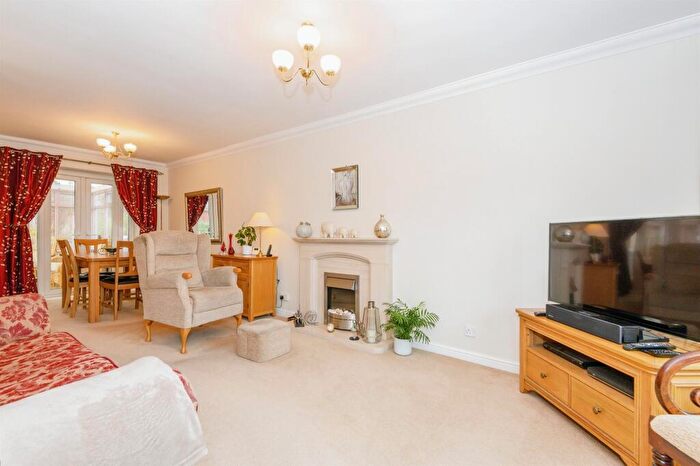 4 Bedroom Detached House For Sale In St. Thomas Gardens, Bradley, Huddersfield, HD2