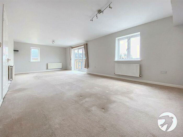 2 Bedroom Flat To Rent In Macarthur Close, Erith, DA8