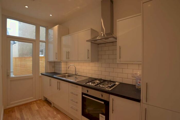 3 Bedroom Flat To Rent In Hertford Road, London N9