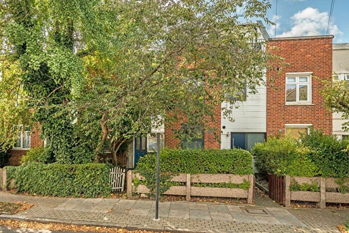 3 Bedroom Property For Sale In Rossiter Road, Balham, SW12