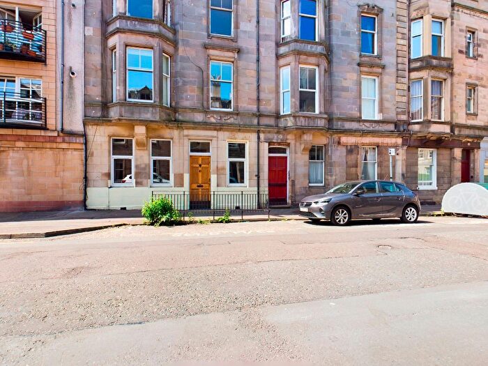 3 Bedroom Flat To Rent In Blackwood Crescent, Newington, Edinburgh, EH9