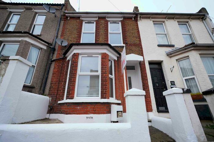 3 Bedroom Terraced House To Rent In Cecil Road, Rochester, Kent, ME1