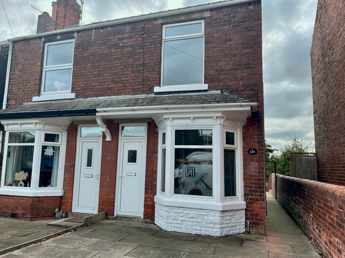 2 Bedroom House To Rent In Old Road, Brampton, Chesterfield, S40