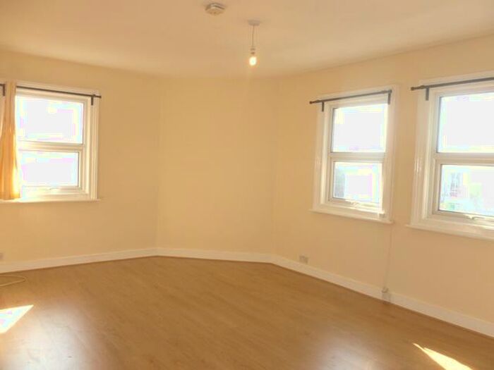 2 Bedroom Flat To Rent In Verney Road, London, SE16