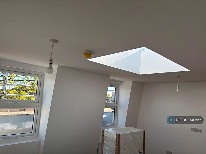 2 Bedroom Flat To Rent In Manbey Grove, London, E15