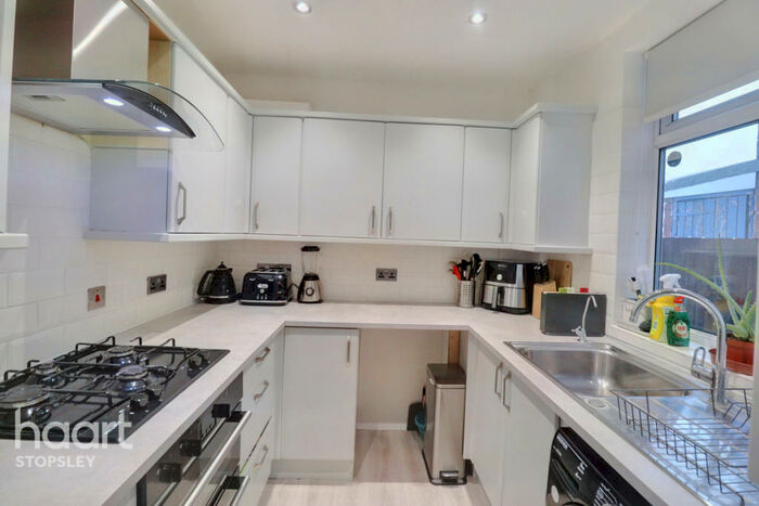 3 Bedroom Semi-Detached House For Sale In Norfolk Road, Luton, LU2