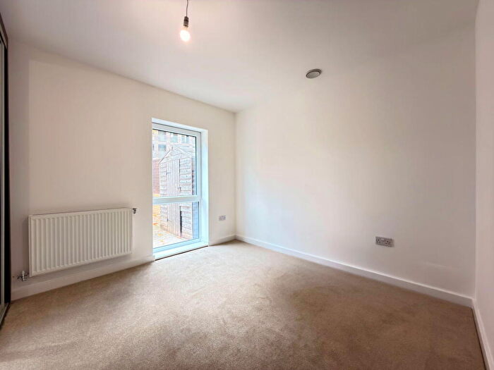 2 Bedroom Flat For Sale In Lakeside Drive, Park Royal, NW10