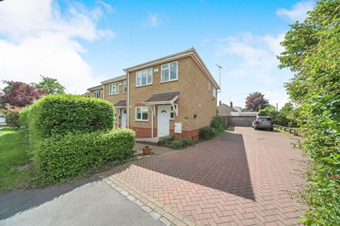 3 Bedroom End Of Terrace House To Rent In Devonia Cottages, St. Marks Road, Binfield, RG42
