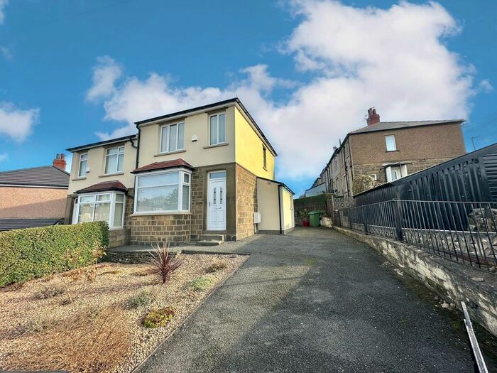 3 Bedroom Semi-Detached House To Rent In Sandene Avenue, Huddersfield, HD4