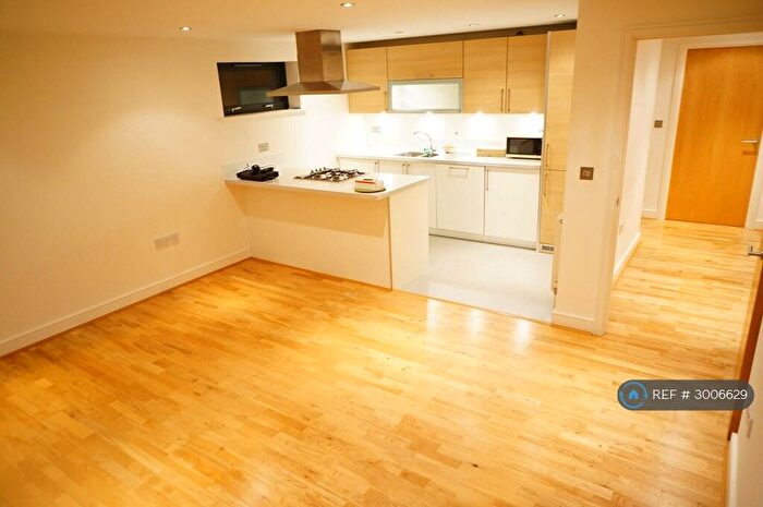 3 Bedroom Flat To Rent In Green Lanes, London, N4