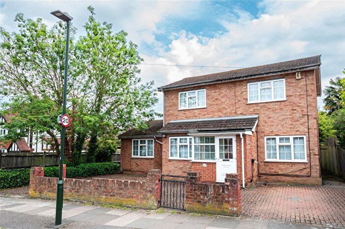 3 Bedroom Detached House For Sale In Willow Way, Twickenham, TW2