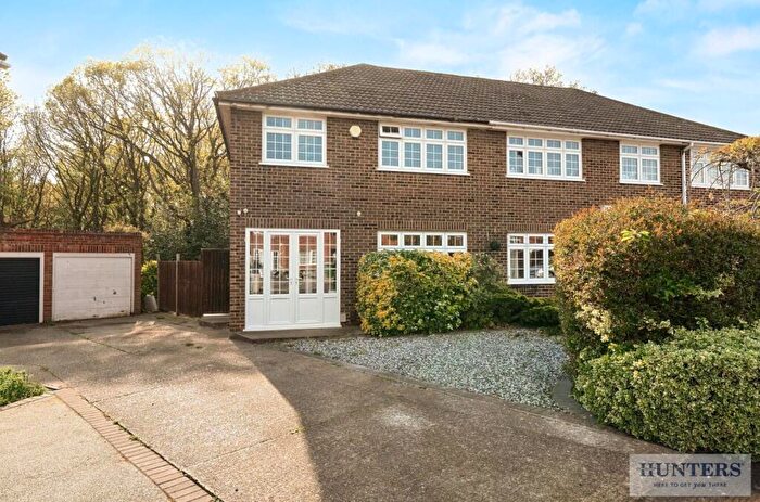 3 Bedroom Semi-Detached House For Sale In Dashwood Close, South Bexleyheath, DA6