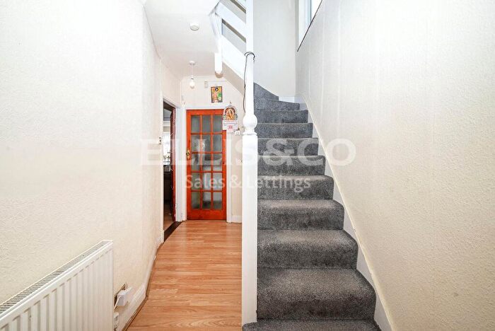 3 Bedroom End Of Terrace House For Sale In Charlton Road, Kenton, Harrow, HA3