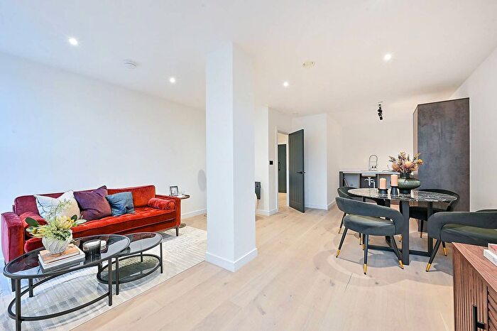 Studio For Sale In Marlborough House, Chiswick, London, W4