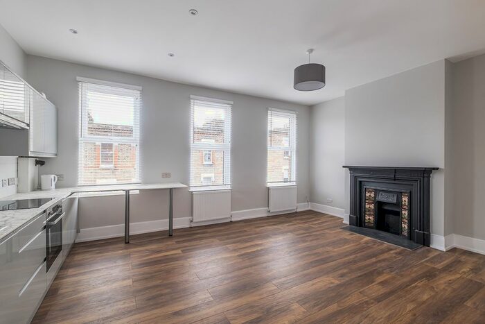 2 Bedroom Flat To Rent In Leopold Road, London, SW19
