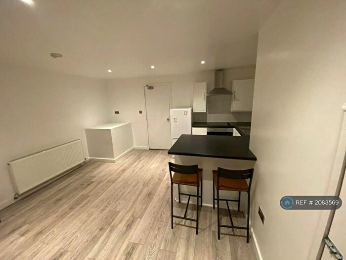 1 Bedroom Flat To Rent In Blackmoorfoot Road, Huddersfield, HD4