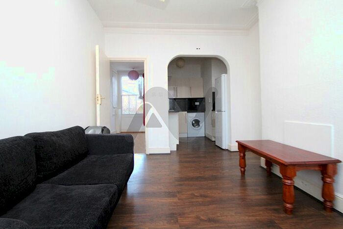 3 Bedroom Flat To Rent In Grove Road, London, N15