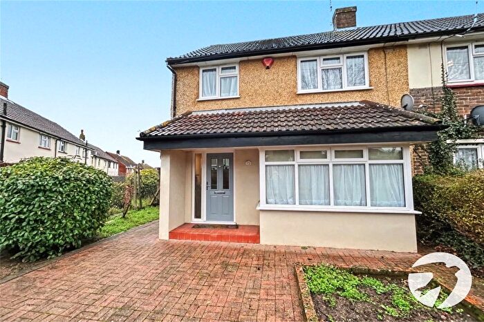 3 Bedroom Semi Detached House For Sale In Burns Close, Welling, Kent, DA16