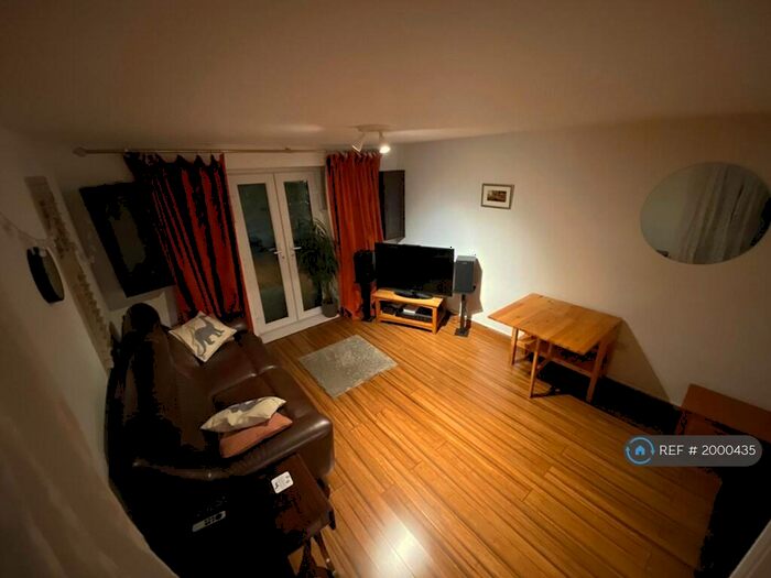 3 Bedroom End Of Terrace House To Rent In Addington Avenue, Wolverton, Milton Keynes, MK12