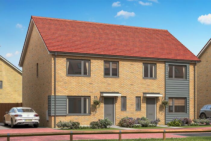 4 Bedroom Semi-Detached House To Rent In Darter Avenue, Kent, ME12