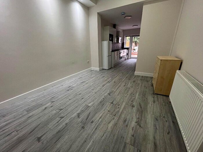 1 Bedroom Flat To Rent In Greenhill Park, London, NW10