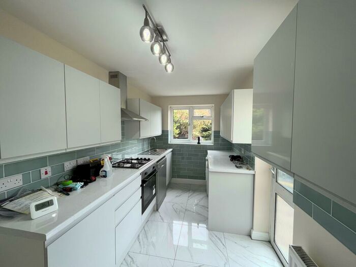 3 Bedroom Semi-Detached House To Rent In Radlett Road, Frogmore, St Albans, AL2