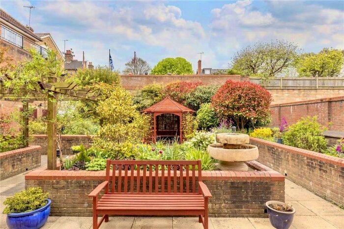 2 Bedroom Property To Rent In High Street, Berkhamsted, HP4